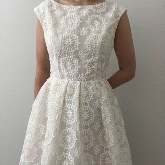 Topshop Dresses & Skirts - Embroidered White Dress